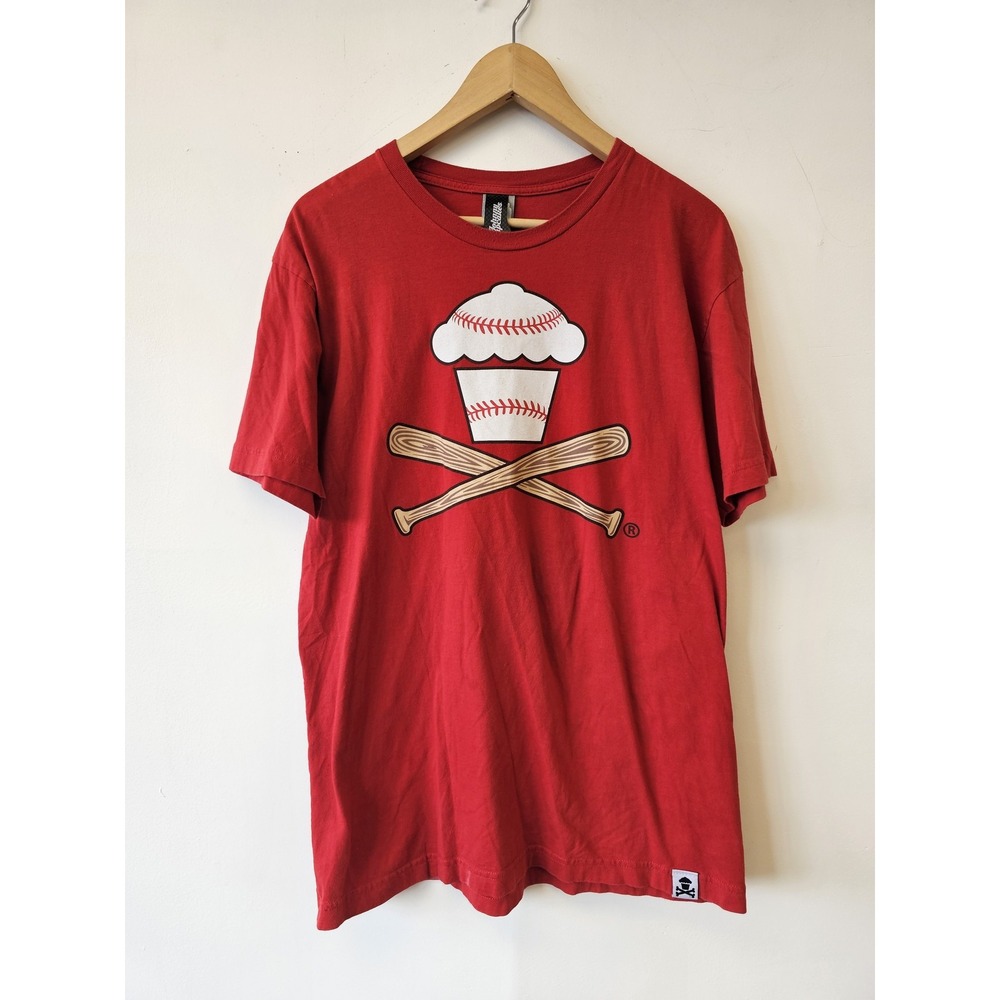 Johnny Cupcakes Shirt Mens Large Baseball Crossed Bats‎ Cupcake Graphic 82 Tee